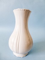Zsolnay fehér váza