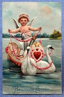 Antik dombornyomott Újévi litho képeslap angyalka hattyúk vontatta csónak rózsakoszorú szív
