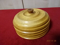 Russian wooden round bonbonnier, diameter 11.5 cm. He has! Jokai.