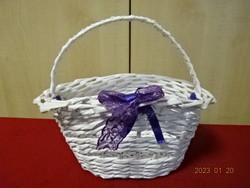 Wicker white basket, plastic. Total height: 25 cm. He has! Jokai.