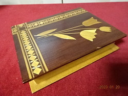 Gift box in the shape of a book, with a hand pattern, made in 1981. He has! Jokai.