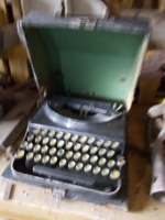100 éves antik írógép