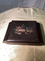 Oriental lacquer jewelry box 25x18x7 cm.