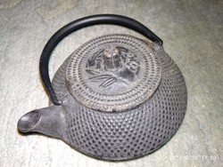Régi japán stílusú kis öntöttvas teaforraló vízforraló vas teás kiöntő