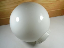 Retro fali lámpa fehér üveg búra csavaros csavarmenetes 20 cm átmérő kb. 1970-es évekből