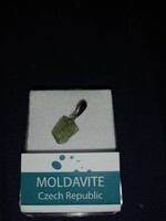 Eredeti bevizsgalt Moldavit meteorit ezüst medálon!!!