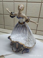 Táncoló nő porcelán figura, szobor eladó! Román porcelán női szobor eladó!