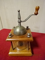 Russian, antique, wooden pepper grinder with copper handle. Its total height is 15.5 cm. He has! Jokai.