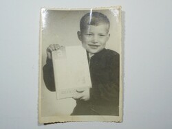 Régi fénykép gyerek iskola olvasókönyv kb. 1960-as évekből