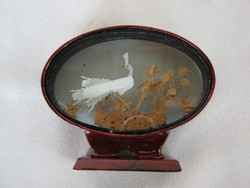 Keleti kézműves miniatűr kép parafa dísztárgy fehér  daru madárral