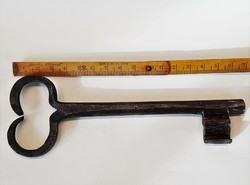 Antik kovácsolt vas kulcs / pincekulcs / kapukulcs