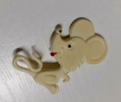 Vintage white mouse-shaped brooch in good condition