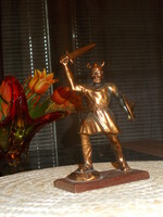 Régi  tömör bronzozott  réz   szobor talapzaton harci jelenettel