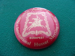 Nemzetközi Huszár találkozó Budapest feliratú kitűző