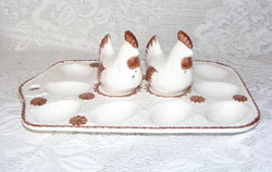 Porcelán tojástartó tyúk só- és borsszóróval