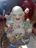 Kinai porcelán Buddha  gyerekeivel