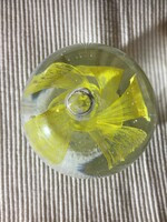 Muranói, vagy cseh üveg levélnehezék - sárga szalag (M2)