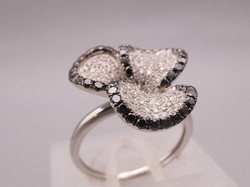 1.90ct fekete-fehér gyémántokkal  14 kr. arany gyűrű.Igazolásal