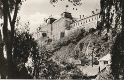 Régi képeslap, Veszprém - a vár keleti oldala a püspöki palotával