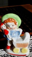 Aranyos, picike, régi, kis babakocsis, német,  porcelán kislány figura. 7 cm.