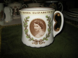 II.Erzsébet királynó  , jubileumi csésze  , tölgyfa levél koszorúval   8,2 x 8,5 cm