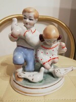 Orosz porcelán gyerekek galambokkal