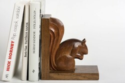 Antik art deco faragott fa könyvtámasz, figurális mókus faragással