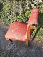 Nagyon szép formájú antik rugós szék íves háttámlával