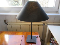 Fekete vászon, belül csontszínű, a fényt hibátlanul irányító asztali lámpaernyő