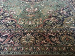 Sopron fine wool carpet (1.7 m x 2.4 m)