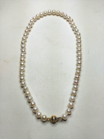 Freshwater pearl string with gold clasp