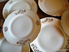 4 + 3 cake plates, 17 and 19 cm
