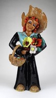 1L422 H. Rahmer Mária feketeruhás kerámia nő virágokkal 47 cm