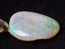 RITKASÁG! Ausztrál boulder opál medál bronz talpazaton