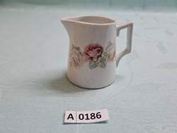 A0186 Csehszlovák tejszínes kiöntő 7 cm