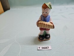 T0687 ceramic accordion boy 11.5 cm