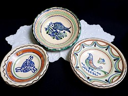 3 db Sárközi halas és madaras kerámia fali tál, tányér Tamás Szekszárd jelzéssel 22-20-17 cm