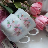 Púderrózsaszín virágos teáscsészék