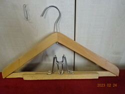 Men's wooden hanger, with pants clip, length 42 cm. Jokai.