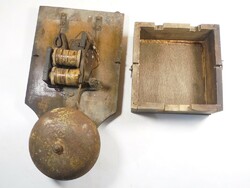Antik régi elektromos csengő fa dobozban, falra akasztható