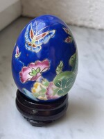 Álomszép Kinai antik kézzel festett porcelán tojás fa tartóval.