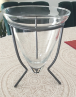 Különleges üveg asztalközép, kínáló, váza, dísztárgy, fém állványon- 32cm magas