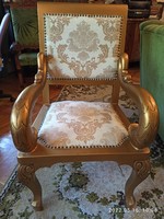 Aranyozott szék hattyúnyak formájú karfával