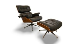 Charles Eames fotel lábtartóval