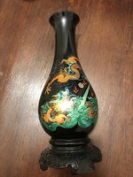 Kínai fa váza/ lakkváza,XX. szd. második fele.. Sérülésmentes állapotban. 27 cm magas körmérete35 cm