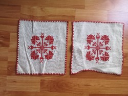 Dimensions of 2 embroidered napkins: 24 x 24 cm