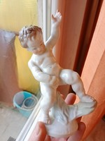 Pisilő kisfiú porcelán, Herendi