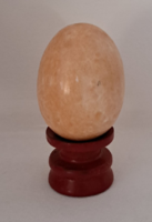 Csiszolt márvány tojás talapzattal