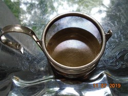 Ezüstözött tea csepegtető fém hálós szűrővel