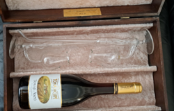 Tokajicum 2006 aszú bor  fa dobozban (benne:a ZWACK házból 159. sorszám), 2, pohárral